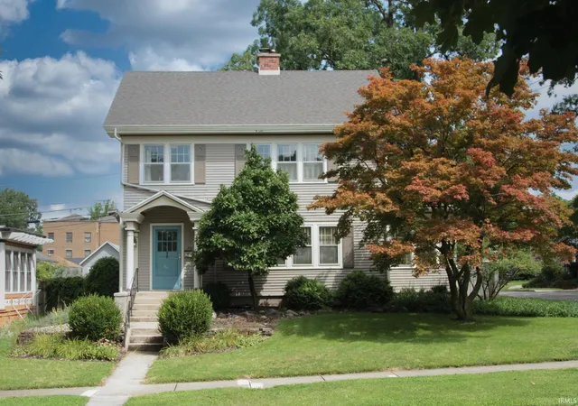 Photo 2 of Sale Pending at 704 W Oakdale Dr, Fort Wayne, IN 46807 | MLS# 202634178 | Listing updated on 2026-09-28