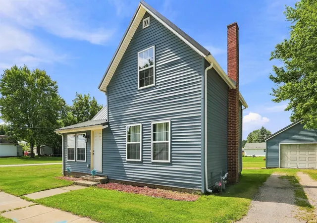 Photo 3 of Sale Pending at 712 N Cavin St, Ligonier, IN 46767 | MLS# 202634189 | Listing updated on 2026-09-16