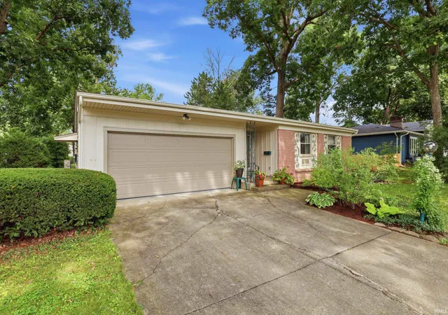 Photo 2 of Sale Pending at 3017 Curdes Ave, Fort Wayne, IN 46805 | MLS# 202634214 | Listing updated on 2026-08-22