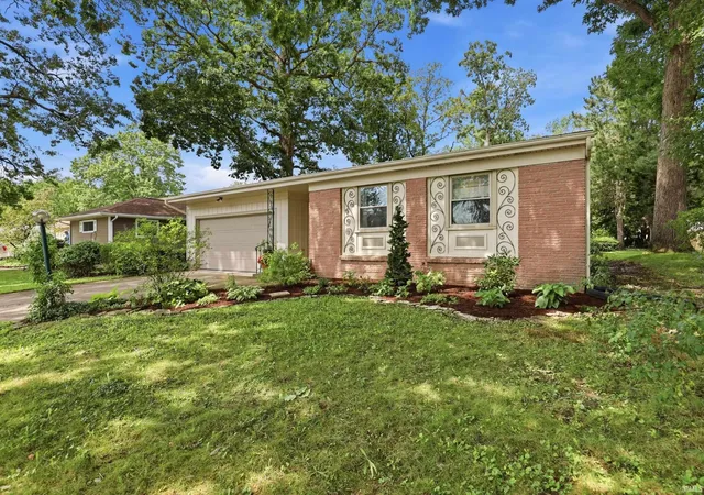 Photo 3 of Sale Pending at 3017 Curdes Ave, Fort Wayne, IN 46805 | MLS# 202634214 | Listing updated on 2026-08-22