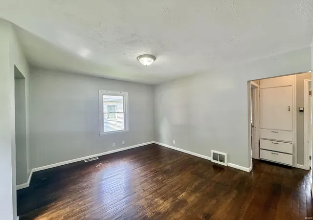 Photo 3 of Manufactured home for sale at 1040 Covert Ave, Evansville, IN 47714 | MLS# 202634220 | Listing updated on 2026-09-11