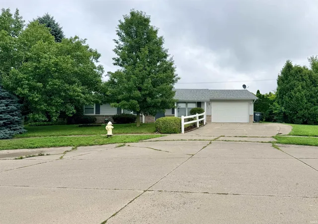 Photo 2 of Sale Pending at 1517 Knoll Crest Dr, Kendallville, IN 46755 | MLS# 202634222 | Listing updated on 2026-09-16