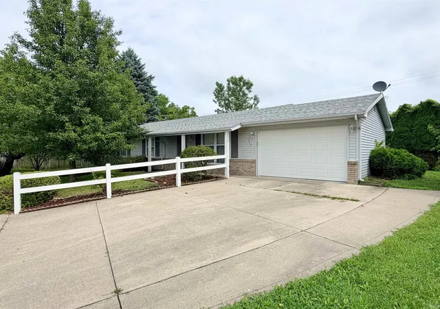 Photo 3 of Sale Pending at 1517 Knoll Crest Dr, Kendallville, IN 46755 | MLS# 202634222 | Listing updated on 2026-09-16