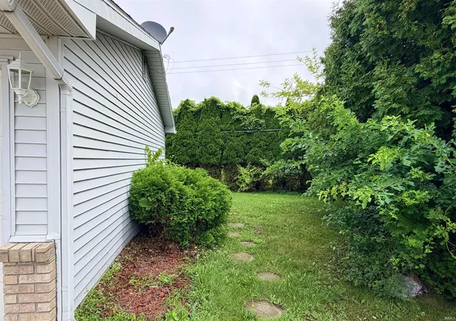 Photo 3 of Sale Pending at 1517 Knoll Crest Dr, Kendallville, IN 46755 | MLS# 202634222 | Listing updated on 2026-09-16
