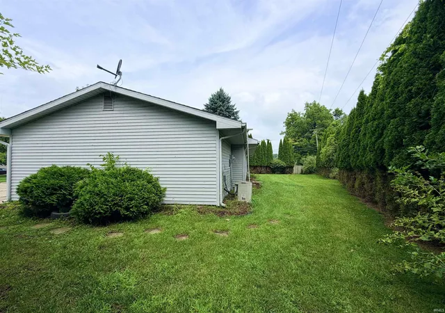 Photo 4 of Sale Pending at 1517 Knoll Crest Dr, Kendallville, IN 46755 | MLS# 202634222 | Listing updated on 2026-09-16
