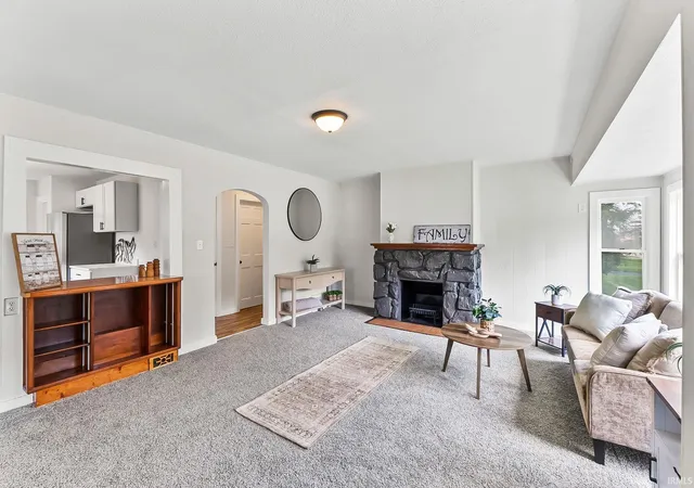 Photo 3 of Sale Pending at 2004 Sunnymede Dr, Fort Wayne, IN 46803 | MLS# 202634240 | Listing updated on 2026-08-21
