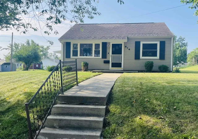 Photo 2 of Manufactured home for sale at 614 E Randolph St, Angola, IN 46703 | MLS# 202634243 | Listing updated on 2026-09-09