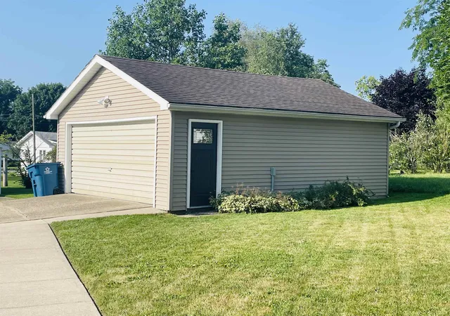 Photo 3 of Manufactured home for sale at 614 E Randolph St, Angola, IN 46703 | MLS# 202634243 | Listing updated on 2026-09-09
