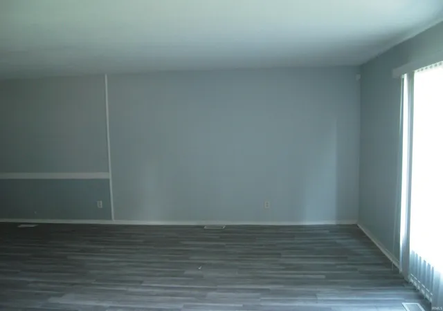 Photo 3 of Sale Pending at 3505 Wood St, Elkhart, IN 46516 | MLS# 202634252 | Listing updated on 2026-09-14