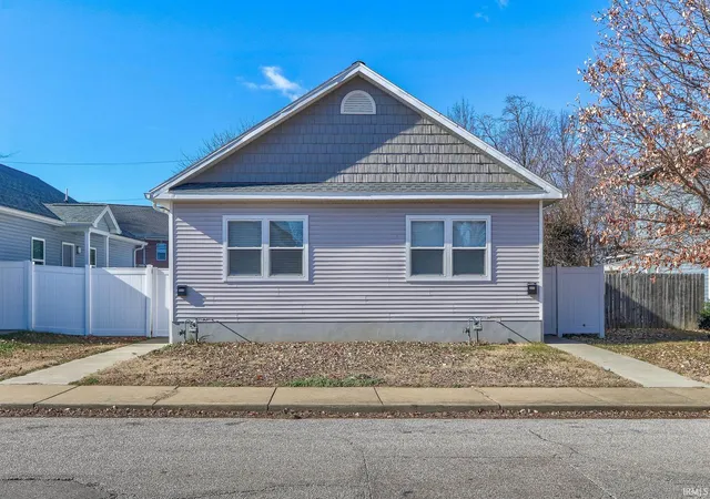 Manufactured home for sale at 1223-1225 Culver Dr, Evansville, IN 47713 | MLS# 202634275