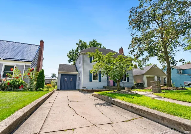 Photo 2 of Sale Pending at 327 W Sherwood Ter, Fort Wayne, IN 46807 | MLS# 202634282 | Listing updated on 2026-08-23