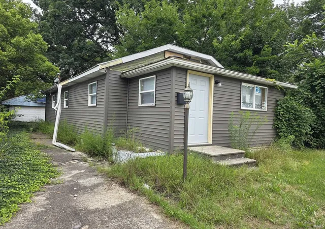 Photo 3 of Manufactured home for sale at 1717 Robinson St, South Bend, IN 46613 | MLS# 202634287 | Listing updated on 2026-09-18