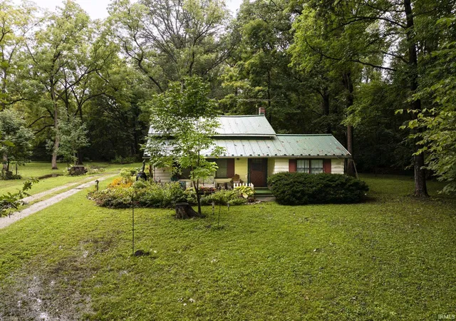Photo 3 of Sale Pending at 959 W Cr 500 S Rd, Muncie, IN 47302 | MLS# 202634300 | Listing updated on 2026-09-01