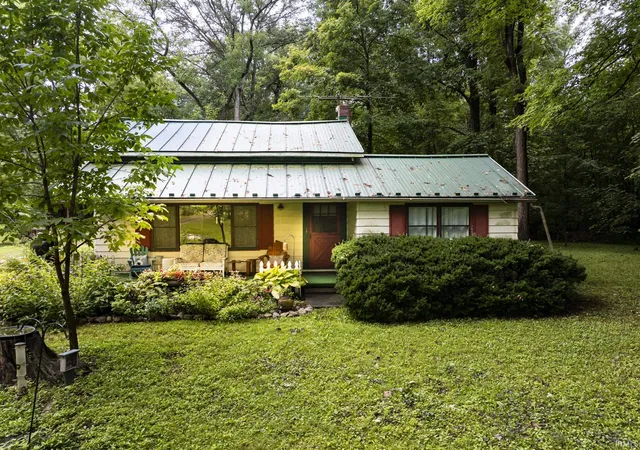 Photo 3 of Sale Pending at 959 W Cr 500 S Rd, Muncie, IN 47302 | MLS# 202634300 | Listing updated on 2026-09-01