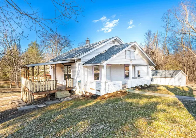 Photo 3 of Manufactured home for sale at 715 25th St, Bedford, IN 47421 | MLS# 202634312 | Listing updated on 2026-09-04