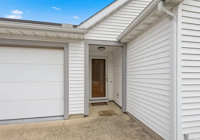 Photo 2 of Sale Pending at 705 Benderlock Wy, Fort Wayne, IN 46804 | MLS# 202634332 | Listing updated on 2026-08-23