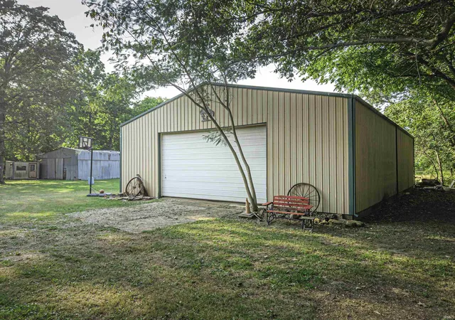Photo 4 of Sale Pending at 4911 Slim Pond Rd, Mount Vernon, IN 47620 | MLS# 202634363 | Listing updated on 2026-09-15