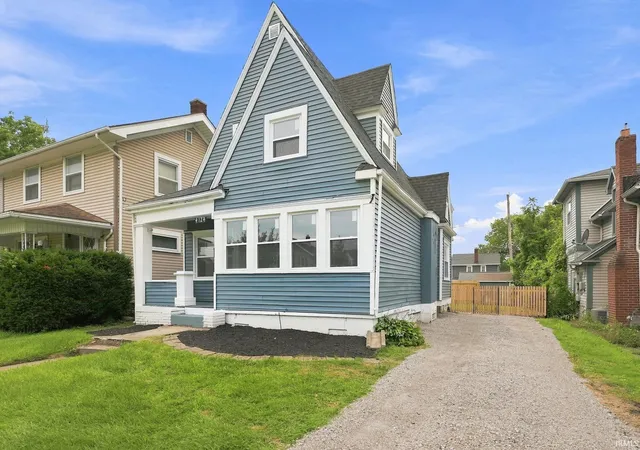 Photo 2 of Manufactured home for sale at 4124 Fairfield Ave, Fort Wayne, IN 46807 | MLS# 202634365 | Listing updated on 2026-09-15