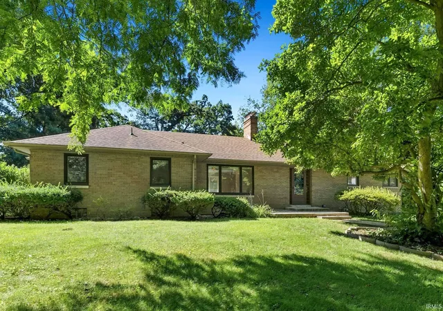 Photo 3 of Manufactured home for sale at 1105 White Oak Dr, South Bend, IN 46617 | MLS# 202634372 | Listing updated on 2026-08-28
