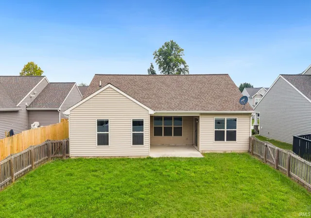 Photo 2 of Sale Pending at 1333 Frascati Dr, Fort Wayne, IN 46825 | MLS# 202634376 | Listing updated on 2026-09-11