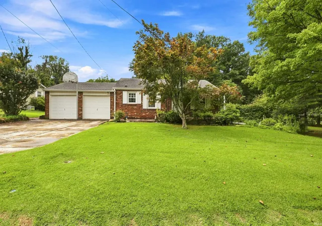 Photo 2 of Sale Pending at 318 Westmore Dr, Evansville, IN 47712 | MLS# 202634378 | Listing updated on 2026-08-24