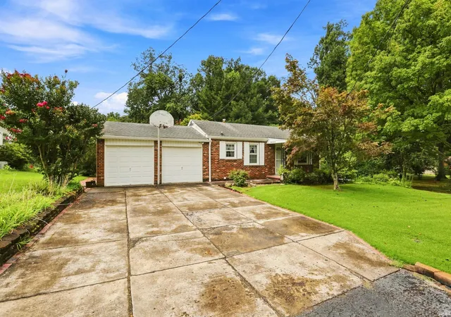 Photo 3 of Sale Pending at 318 Westmore Dr, Evansville, IN 47712 | MLS# 202634378 | Listing updated on 2026-08-24