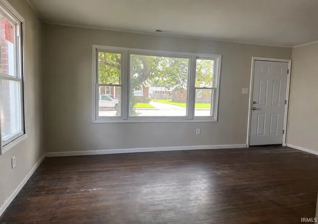 Photo 3 of Sale Pending at 1905 S Taft Ave, Evansville, IN 47714 | MLS# 202634392 | Listing updated on 2026-08-25