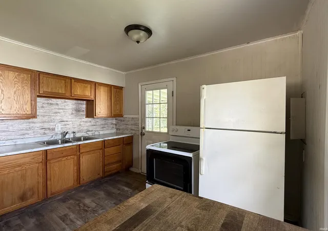 Photo 3 of Sale Pending at 1905 S Taft Ave, Evansville, IN 47714 | MLS# 202634392 | Listing updated on 2026-08-25