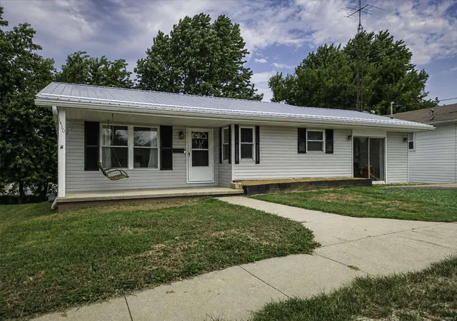 Manufactured home for sale at 1410 E Poplar St, Petersburg, IN 47567 | MLS# 202634403