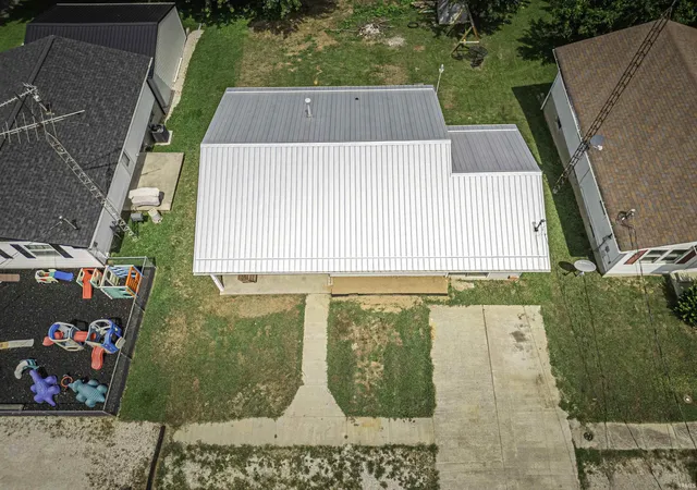 Photo 2 of Manufactured home for sale at 1410 E Poplar St, Petersburg, IN 47567 | MLS# 202634403 | Listing updated on 2026-09-03