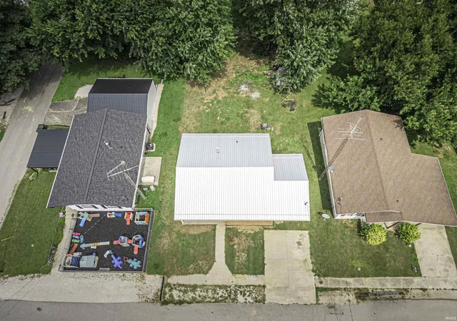 Photo 3 of Manufactured home for sale at 1410 E Poplar St, Petersburg, IN 47567 | MLS# 202634403 | Listing updated on 2026-09-03