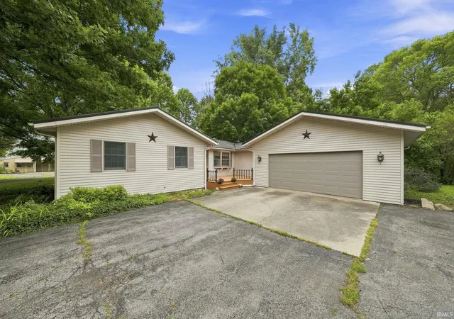 Photo 2 of Sale Pending at 4201 S Whitley Rd, South Whitley, IN 46787 | MLS# 202634409 | Listing updated on 2026-09-05