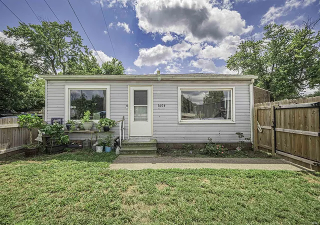 Photo 4 of Manufactured home for sale at 1604 Allens Ln, Evansville, IN 47710 | MLS# 202634421 | Listing updated on 2026-09-13