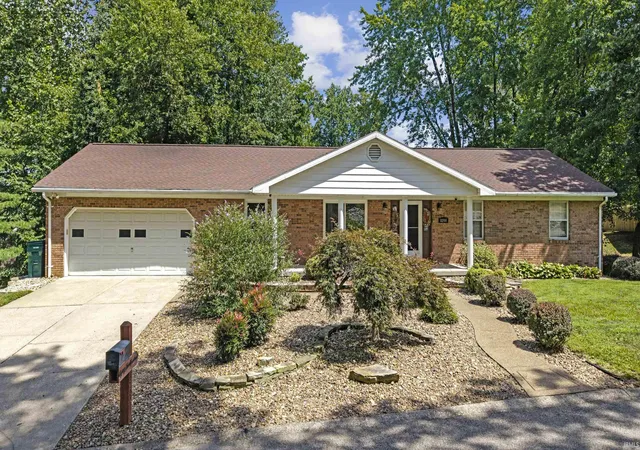 Photo 2 of Sale Pending at 8200 Berry Dr, Evansville, IN 47710 | MLS# 202634425 | Listing updated on 2026-08-24