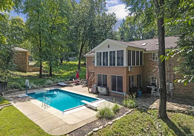 Photo 5 of Sale Pending at 8200 Berry Dr, Evansville, IN 47710 | MLS# 202634425 | Listing updated on 2026-08-24