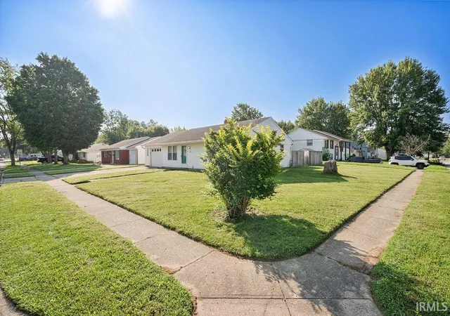 Photo 3 of Sale Pending at 1509 Maplewood Dr, Kokomo, IN 46902 | MLS# 202634439 | Listing updated on 2026-10-10
