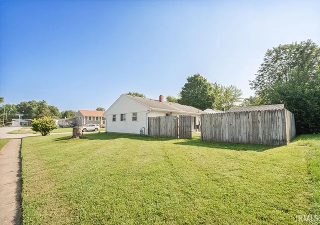 Photo 3 of Sale Pending at 1509 Maplewood Dr, Kokomo, IN 46902 | MLS# 202634439 | Listing updated on 2026-10-10