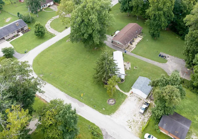 Photo 3 of Manufactured home for sale at 3660 S Woods Ave, Bloomington, IN 47403 | MLS# 202634442 | Listing updated on 2026-10-06