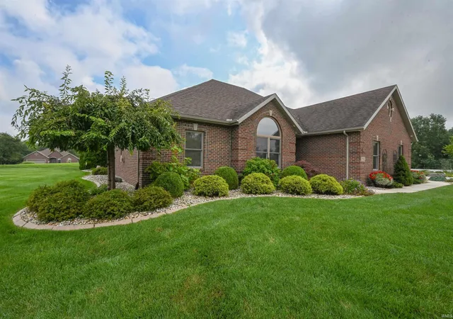 Photo 3 of Sale Pending at 1753 Hunters Cove Cir, Kokomo, IN 46902 | MLS# 202634446 | Listing updated on 2026-09-02
