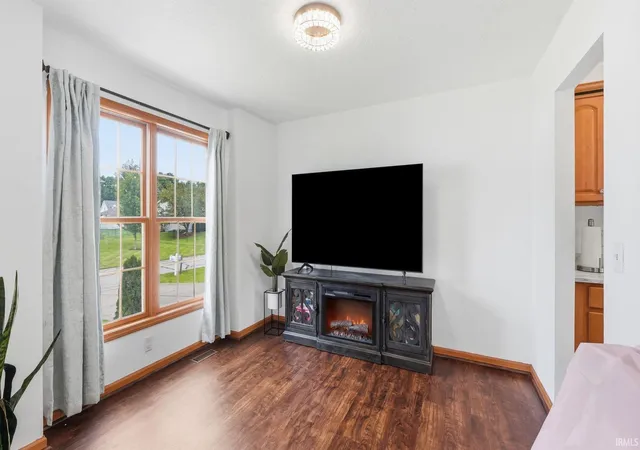 Photo 4 of Manufactured home for sale at 605 E Wawonaissa Dr, Syracuse, IN 46567 | MLS# 202634452 | Listing updated on 2026-10-01