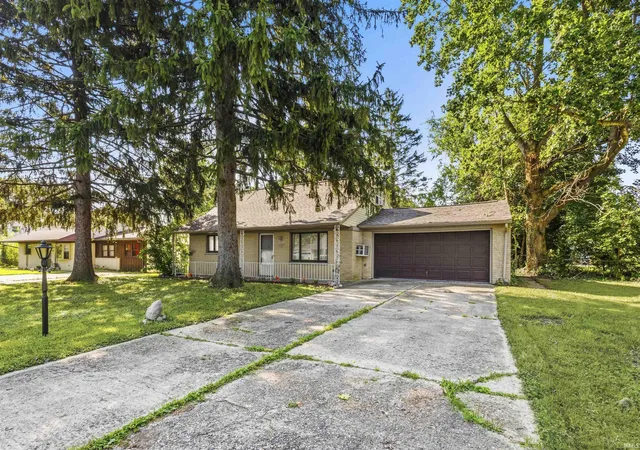 Photo 2 of Sale Pending at 2624 Garden Park Dr, Fort Wayne, IN 46825 | MLS# 202634454 | Listing updated on 2026-08-25