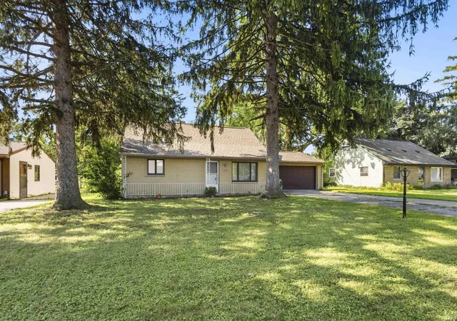 Photo 3 of Sale Pending at 2624 Garden Park Dr, Fort Wayne, IN 46825 | MLS# 202634454 | Listing updated on 2026-08-25