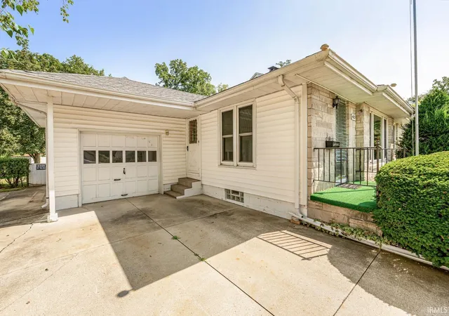 Photo 2 of Sale Pending at 405 W Angela Blvd, South Bend, IN 46617 | MLS# 202634455 | Listing updated on 2026-09-18