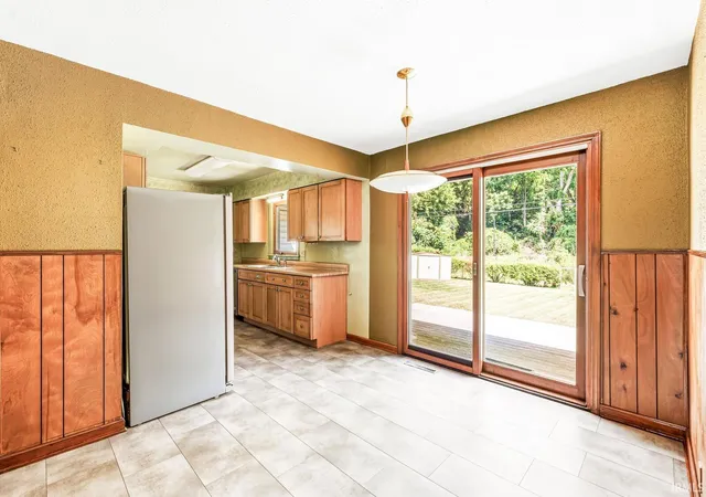 Photo 4 of Sale Pending at 405 W Angela Blvd, South Bend, IN 46617 | MLS# 202634455 | Listing updated on 2026-09-18