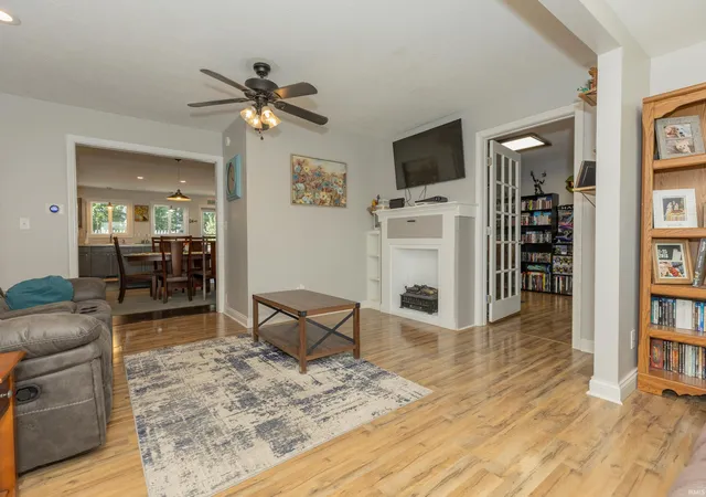 Photo 3 of Sale Pending at 2127 W Buena Vista Rd, Evansville, IN 47720 | MLS# 202634458 | Listing updated on 2026-09-25