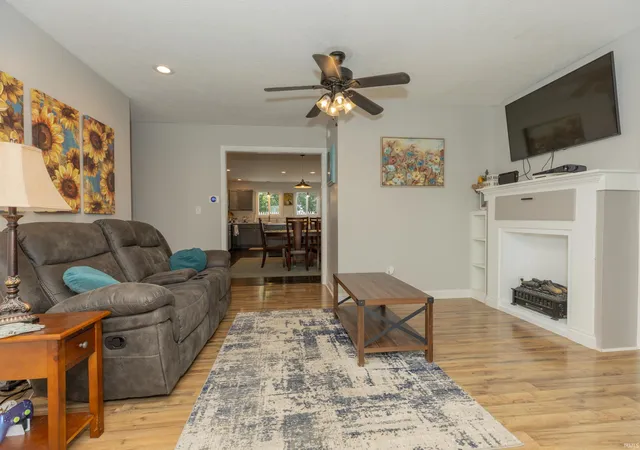 Photo 4 of Sale Pending at 2127 W Buena Vista Rd, Evansville, IN 47720 | MLS# 202634458 | Listing updated on 2026-09-25