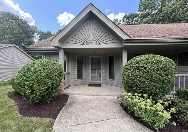 Photo 2 of Sale Pending at 8209 Summerset Pl, Fort Wayne, IN 46825 | MLS# 202634466 | Listing updated on 2026-09-05