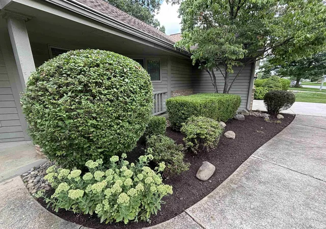 Photo 3 of Sale Pending at 8209 Summerset Pl, Fort Wayne, IN 46825 | MLS# 202634466 | Listing updated on 2026-09-05