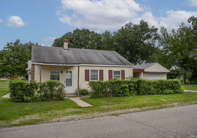 Photo 2 of Sale Pending at 1700 Strong Ave, Elkhart, IN 46514 | MLS# 202634472 | Listing updated on 2026-09-02