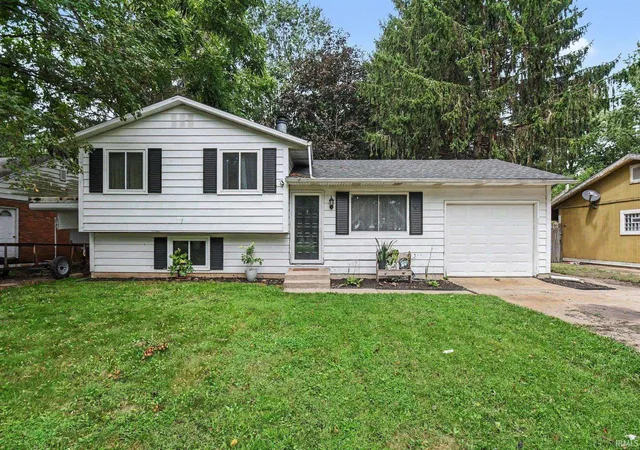 Manufactured home for sale at 1127 S Parkway St, South Bend, IN 46619 | MLS# 202634490